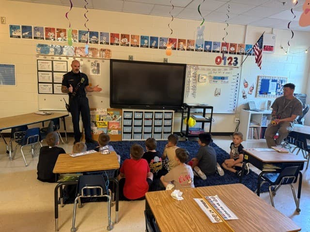 Woodstock Firefighter Brings Leadership Lessons to Elementary Students