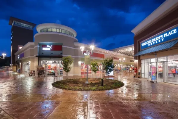 Woodstock Police to Direct Traffic at Outlet Shoppes This Weekend